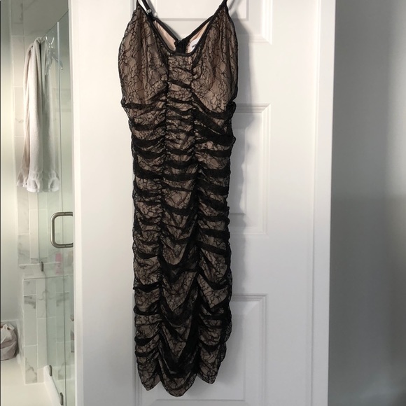 Superdown ruched bodycon dress - Picture 2 of 5